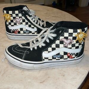 Pre-owned.  Great condition.  Vans Skate sk8-HI, skateistan (checkerboard).